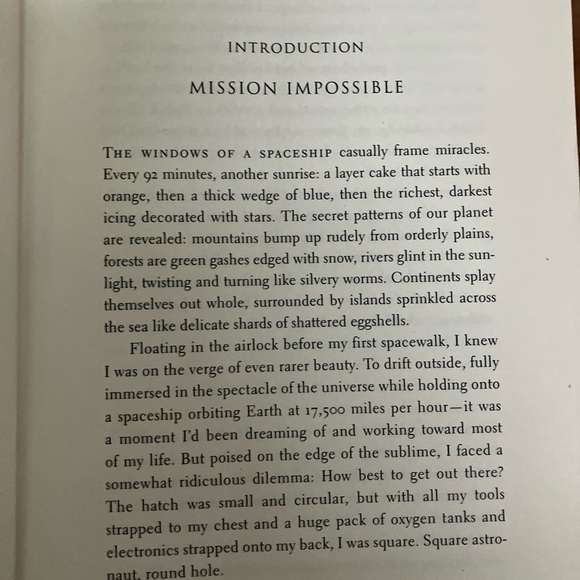 Books: Chris Hadfield’s “The Apollo Murders” and “An astronaut’s guide to life” - Picture 8 of 11